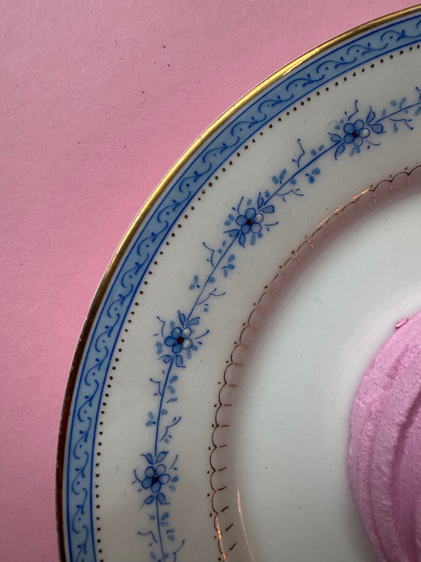 Set of 6 vintage plates